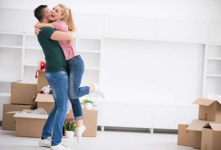 couple-moving-into-new-house